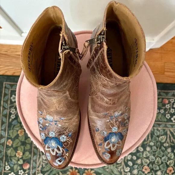 Size 7 Shyanne Women's Millie Floral Embroidered Booties - Picture 2 of 8